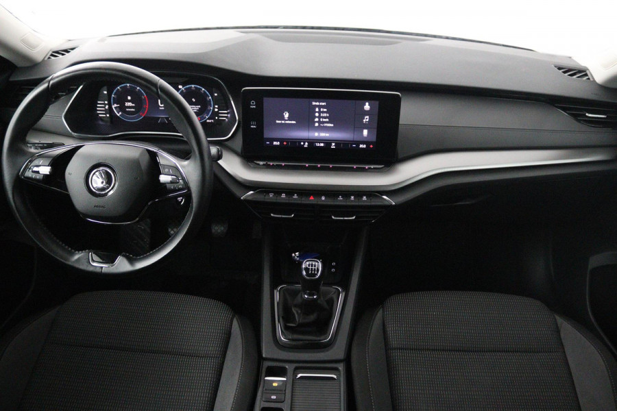 Škoda Octavia Combi 1.0 TSI Business Edition (PARKEERSENSOREN, CRUISE CONTROL, NAVIGATIE, CARPLAY, NL-AUTO, GOED ONDERHOUDEN)