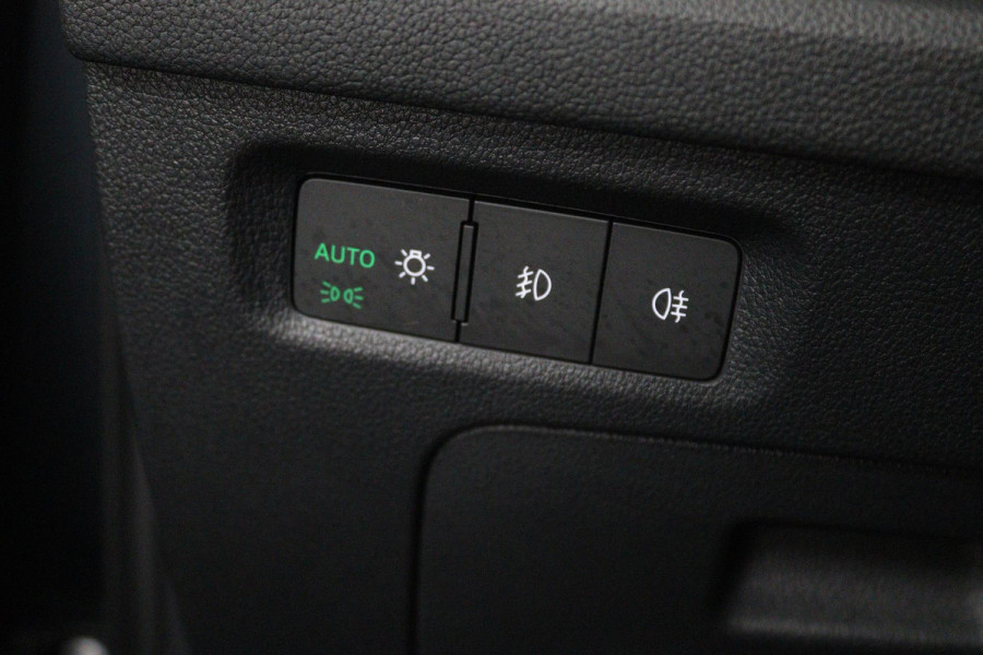 Škoda Octavia Combi 1.0 TSI Business Edition (PARKEERSENSOREN, CRUISE CONTROL, NAVIGATIE, CARPLAY, NL-AUTO, GOED ONDERHOUDEN)