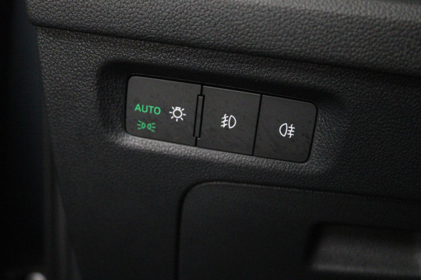 Škoda Octavia Combi 1.0 TSI Business Edition (PARKEERSENSOREN, CRUISE CONTROL, NAVIGATIE, CARPLAY, NL-AUTO, GOED ONDERHOUDEN)