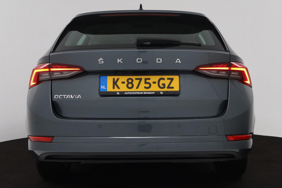 Škoda Octavia Combi 1.0 TSI Business Edition (PARKEERSENSOREN, CRUISE CONTROL, NAVIGATIE, CARPLAY, NL-AUTO, GOED ONDERHOUDEN)