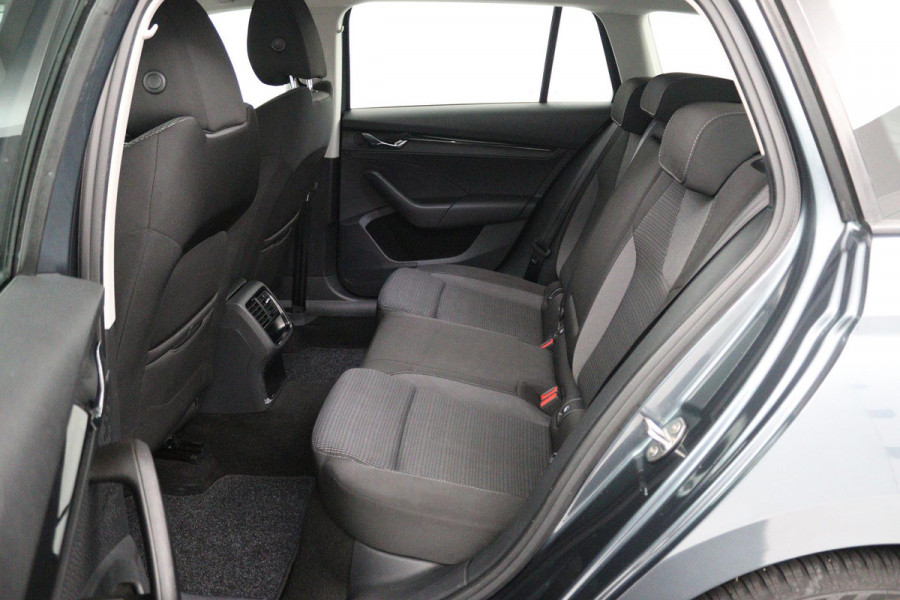 Škoda Octavia Combi 1.0 TSI Business Edition (PARKEERSENSOREN, CRUISE CONTROL, NAVIGATIE, CARPLAY, NL-AUTO, GOED ONDERHOUDEN)