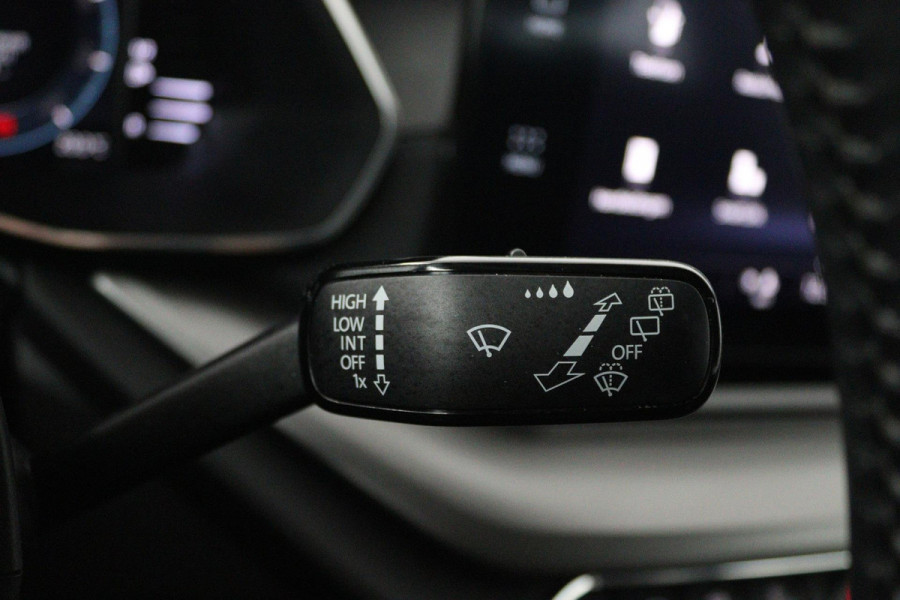 Škoda Octavia Combi 1.0 TSI Business Edition (PARKEERSENSOREN, CRUISE CONTROL, NAVIGATIE, CARPLAY, NL-AUTO, GOED ONDERHOUDEN)