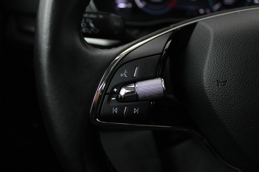 Škoda Octavia Combi 1.0 TSI Business Edition (PARKEERSENSOREN, CRUISE CONTROL, NAVIGATIE, CARPLAY, NL-AUTO, GOED ONDERHOUDEN)
