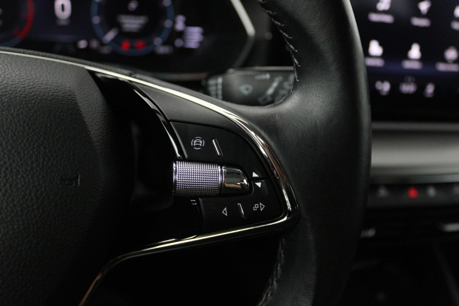 Škoda Octavia Combi 1.0 TSI Business Edition (PARKEERSENSOREN, CRUISE CONTROL, NAVIGATIE, CARPLAY, NL-AUTO, GOED ONDERHOUDEN)