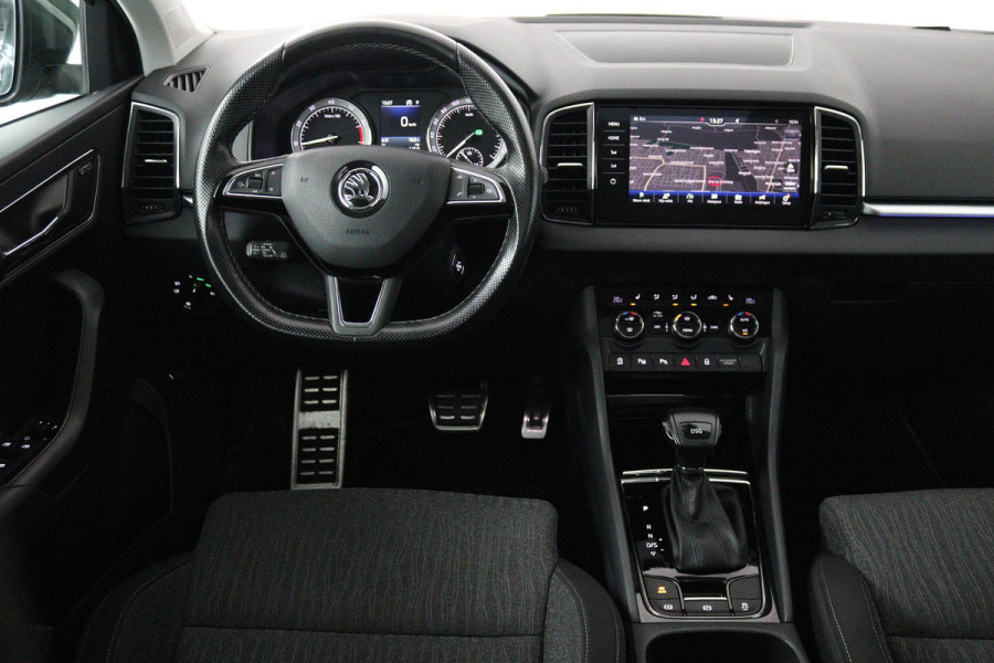 Škoda Karoq 1.5 TSI ACT Style Business (PANORAMADAK, STOELVERWARMING, CAMERA, ELEKTR STOELEN, SFEERVERLICHTING, NL-AUTO)