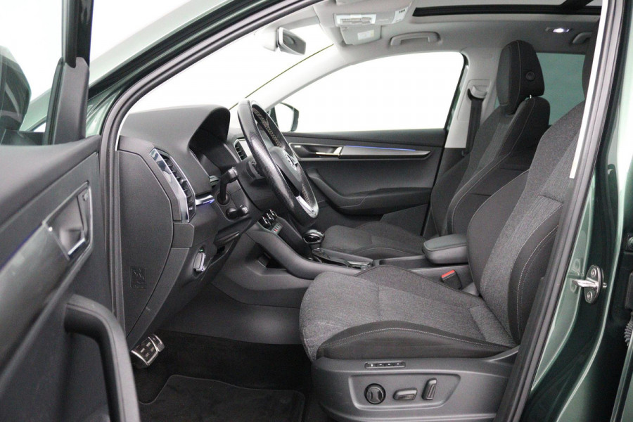 Škoda Karoq 1.5 TSI ACT Style Business (PANORAMADAK, STOELVERWARMING, CAMERA, ELEKTR STOELEN, SFEERVERLICHTING, NL-AUTO)