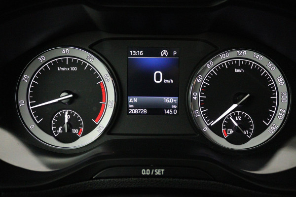Škoda Karoq 1.5 TSI ACT Style Business (PANORAMADAK, STOELVERWARMING, CAMERA, ELEKTR STOELEN, SFEERVERLICHTING, NL-AUTO)