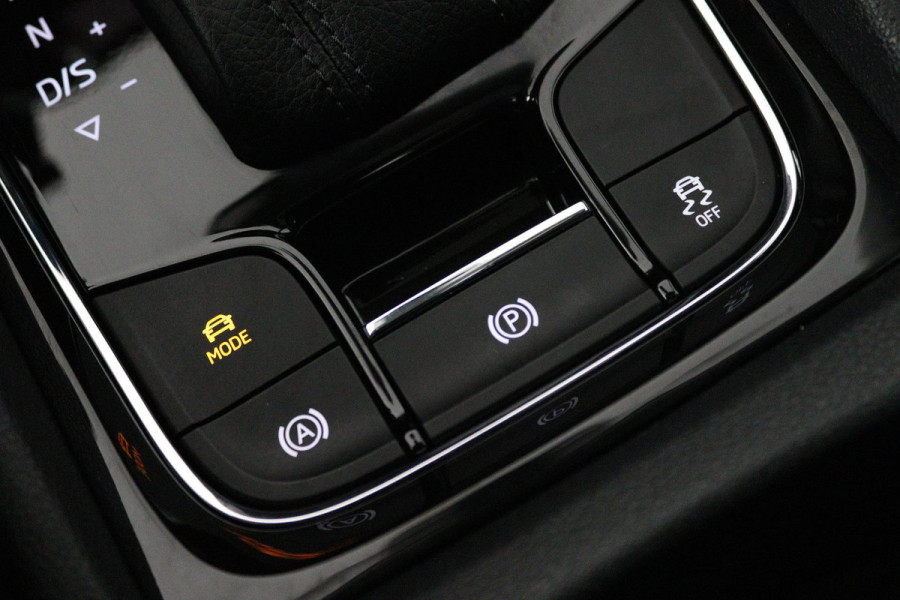 Škoda Karoq 1.5 TSI ACT Style Business (PANORAMADAK, STOELVERWARMING, CAMERA, ELEKTR STOELEN, SFEERVERLICHTING, NL-AUTO)
