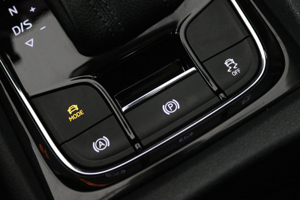Škoda Karoq 1.5 TSI ACT Style Business (PANORAMADAK, STOELVERWARMING, CAMERA, ELEKTR STOELEN, SFEERVERLICHTING, NL-AUTO)