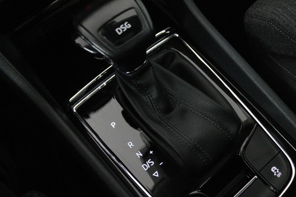 Škoda Karoq 1.5 TSI ACT Style Business (PANORAMADAK, STOELVERWARMING, CAMERA, ELEKTR STOELEN, SFEERVERLICHTING, NL-AUTO)