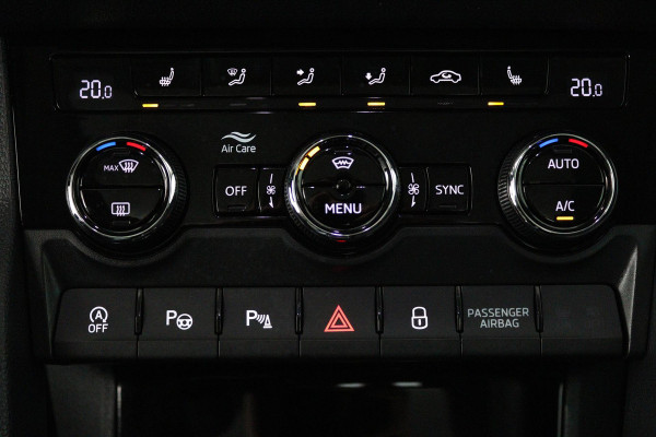 Škoda Karoq 1.5 TSI ACT Style Business (PANORAMADAK, STOELVERWARMING, CAMERA, ELEKTR STOELEN, SFEERVERLICHTING, NL-AUTO)