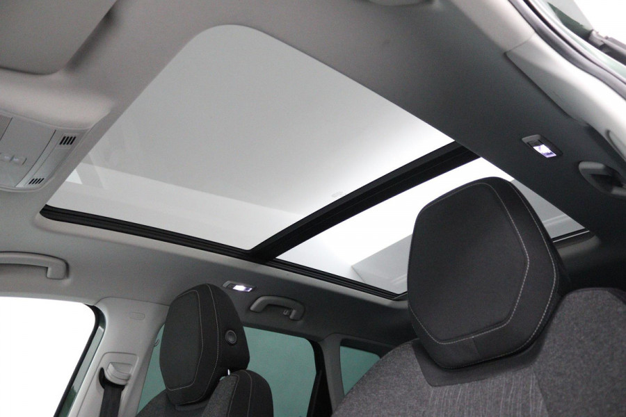 Škoda Karoq 1.5 TSI ACT Style Business (PANORAMADAK, STOELVERWARMING, CAMERA, ELEKTR STOELEN, SFEERVERLICHTING, NL-AUTO)