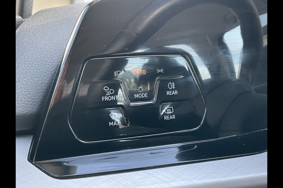Volkswagen Golf 1.5 TSI Life Adap.Cruise Sfeerverl Carplay Led NL-Auto Dealer-Onderhouden!