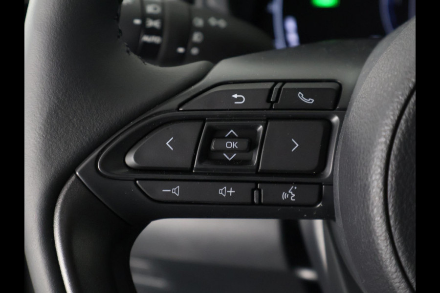 Toyota Yaris 1.5 Hybrid Dynamic Luxury Bi-Tone | Stuur- & Stoelverwarming | Camera | Lichtmetalen velgen |