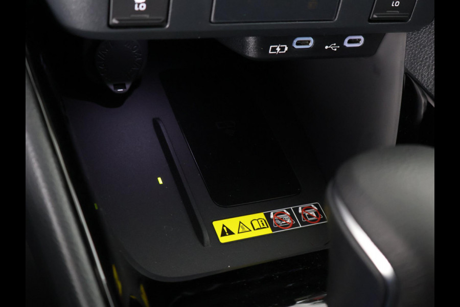 Toyota Yaris 1.5 Hybrid Dynamic Luxury Bi-Tone | Stuur- & Stoelverwarming | Camera | Lichtmetalen velgen |
