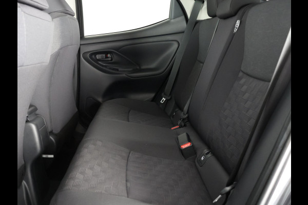 Toyota Yaris 1.5 Hybrid Dynamic Luxury Bi-Tone | Stuur- & Stoelverwarming | Camera | Lichtmetalen velgen |