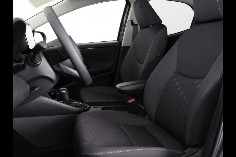 Toyota Yaris 1.5 Hybrid Dynamic Luxury Bi-Tone | Stuur- & Stoelverwarming | Camera | Lichtmetalen velgen |