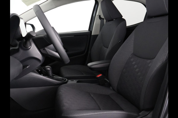 Toyota Yaris 1.5 Hybrid Dynamic Luxury Bi-Tone | Stuur- & Stoelverwarming | Camera | Lichtmetalen velgen |