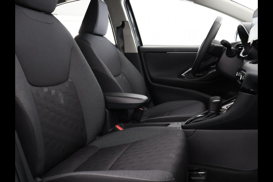 Toyota Yaris 1.5 Hybrid Dynamic Luxury Bi-Tone | Stuur- & Stoelverwarming | Camera | Lichtmetalen velgen |