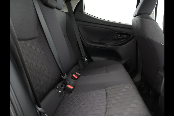 Toyota Yaris 1.5 Hybrid Dynamic Luxury Bi-Tone | Stuur- & Stoelverwarming | Camera | Lichtmetalen velgen |