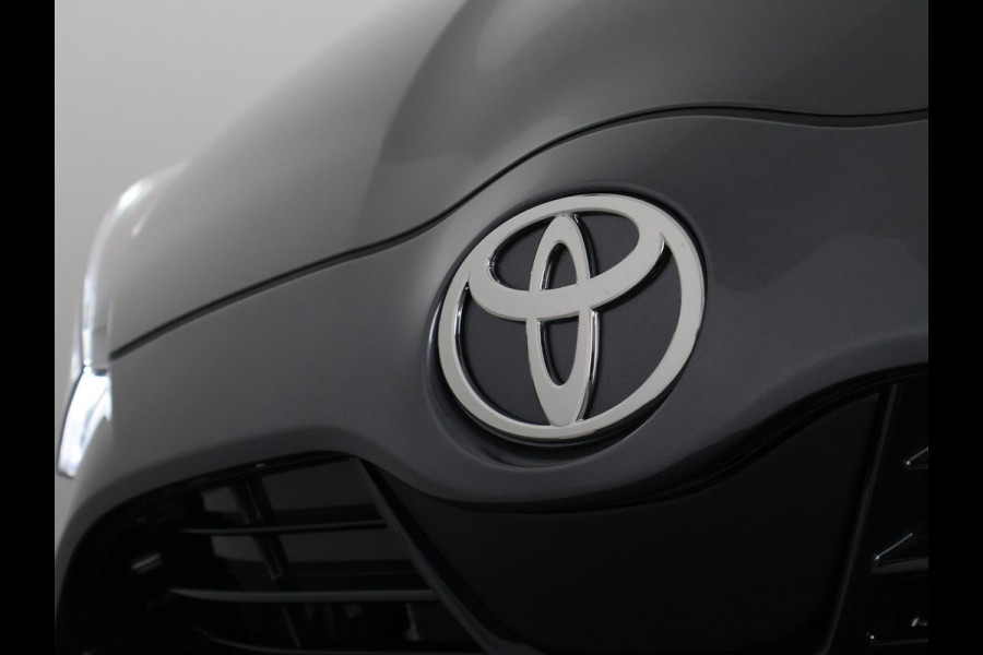 Toyota Yaris 1.5 Hybrid Dynamic Luxury Bi-Tone | Stuur- & Stoelverwarming | Camera | Lichtmetalen velgen |