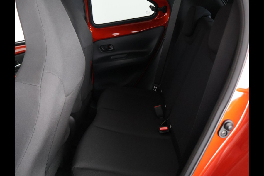 Toyota Aygo X 1.0 VVT-i S-CVT PULS-PACK AUTOMAAT ** DIRECT LEVERBAAR***VOORRAADDEAL**