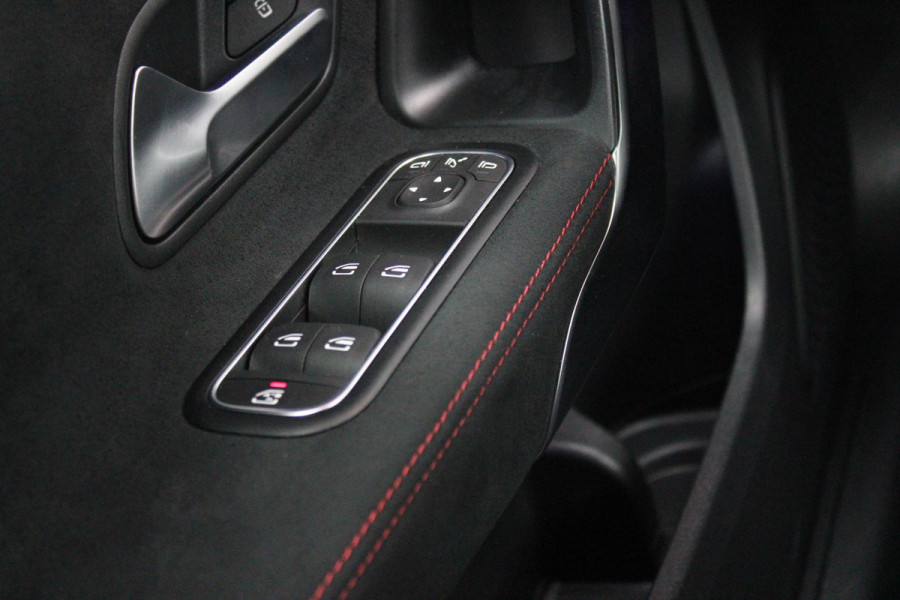 Mercedes-Benz A-Klasse 180 136PK AUTOMAAT AMG LINE | STERRENHEMEL! | PANORAMISCH SCHUIF/KANTEL DAK | SFEER VERLICHTING | NAVIGATIE | ACHTERUITRIJ CAMERA | PARKEERSENSOREN VOOR EN ACHTER | HIGH PERFORMANCE LED KOPLAMPEN | STOEL VERWARMING | KEYLESS - GO | SPIEGEL PAKKET | NIGHT PAKKET | LICHTMETALEN VELGEN 18" | EERSTE EIGENAAR! |