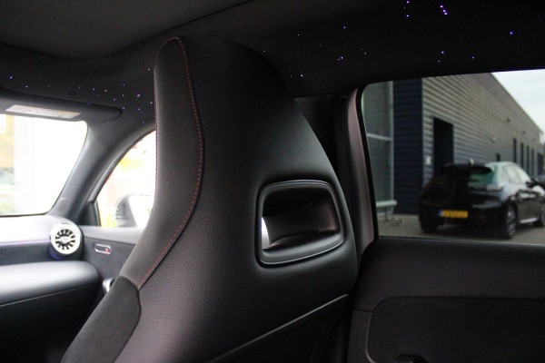 Mercedes-Benz A-Klasse 180 136PK AUTOMAAT AMG LINE | STERRENHEMEL! | PANORAMISCH SCHUIF/KANTEL DAK | SFEER VERLICHTING | NAVIGATIE | ACHTERUITRIJ CAMERA | PARKEERSENSOREN VOOR EN ACHTER | HIGH PERFORMANCE LED KOPLAMPEN | STOEL VERWARMING | KEYLESS - GO | SPIEGEL PAKKET | NIGHT PAKKET | LICHTMETALEN VELGEN 18" | EERSTE EIGENAAR! |