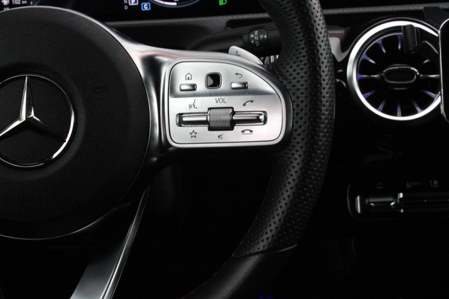 Mercedes-Benz A-Klasse 180 136PK AUTOMAAT AMG LINE | STERRENHEMEL! | PANORAMISCH SCHUIF/KANTEL DAK | SFEER VERLICHTING | NAVIGATIE | ACHTERUITRIJ CAMERA | PARKEERSENSOREN VOOR EN ACHTER | HIGH PERFORMANCE LED KOPLAMPEN | STOEL VERWARMING | KEYLESS - GO | SPIEGEL PAKKET | NIGHT PAKKET | LICHTMETALEN VELGEN 18" | EERSTE EIGENAAR! |