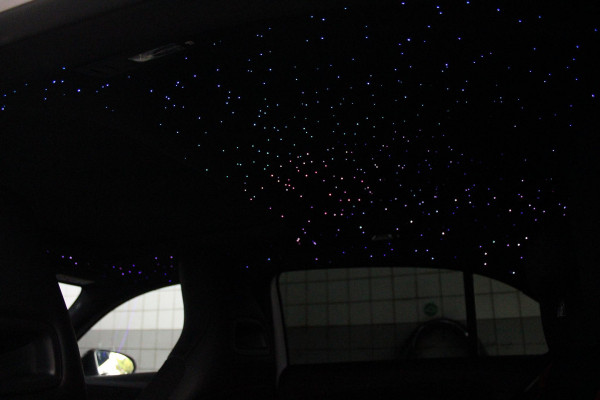 Mercedes-Benz A-Klasse 180 136PK AUTOMAAT AMG LINE | STERRENHEMEL! | PANORAMISCH SCHUIF/KANTEL DAK | SFEER VERLICHTING | NAVIGATIE | ACHTERUITRIJ CAMERA | PARKEERSENSOREN VOOR EN ACHTER | HIGH PERFORMANCE LED KOPLAMPEN | STOEL VERWARMING | KEYLESS - GO | SPIEGEL PAKKET | NIGHT PAKKET | LICHTMETALEN VELGEN 18" | EERSTE EIGENAAR! |