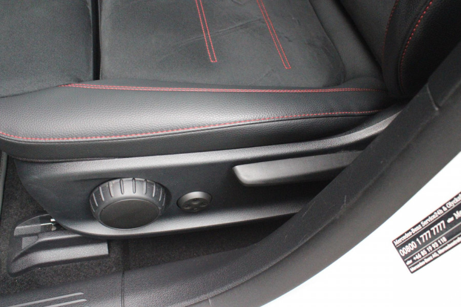 Mercedes-Benz A-Klasse 180 136PK AUTOMAAT AMG LINE | STERRENHEMEL! | PANORAMISCH SCHUIF/KANTEL DAK | SFEER VERLICHTING | NAVIGATIE | ACHTERUITRIJ CAMERA | PARKEERSENSOREN VOOR EN ACHTER | HIGH PERFORMANCE LED KOPLAMPEN | STOEL VERWARMING | KEYLESS - GO | SPIEGEL PAKKET | NIGHT PAKKET | LICHTMETALEN VELGEN 18" | EERSTE EIGENAAR! |