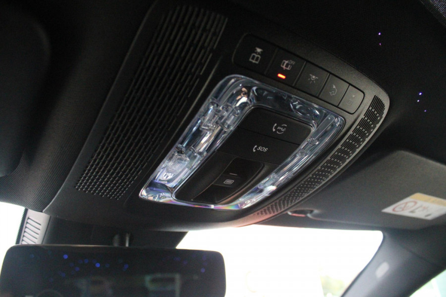 Mercedes-Benz A-Klasse 180 136PK AUTOMAAT AMG LINE | STERRENHEMEL! | PANORAMISCH SCHUIF/KANTEL DAK | SFEER VERLICHTING | NAVIGATIE | ACHTERUITRIJ CAMERA | PARKEERSENSOREN VOOR EN ACHTER | HIGH PERFORMANCE LED KOPLAMPEN | STOEL VERWARMING | KEYLESS - GO | SPIEGEL PAKKET | NIGHT PAKKET | LICHTMETALEN VELGEN 18" | EERSTE EIGENAAR! |