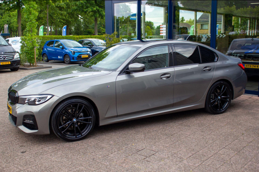 BMW 3 Serie 318i Executive Edition|Prijs incl. 12 mnd garantie| M-Pakket Schuif/Kanteldak Camera BMW Led Lmv 19"
