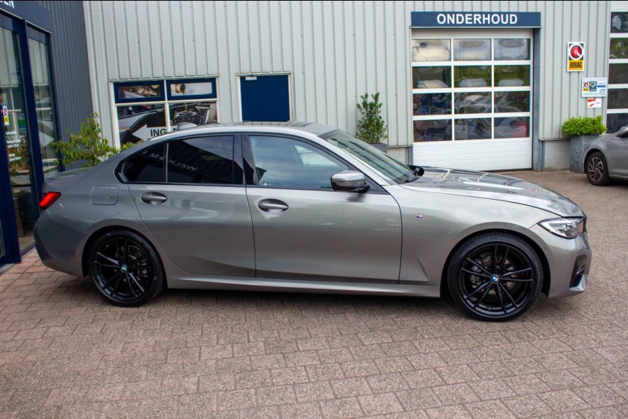 BMW 3 Serie 318i Executive Edition|Prijs incl. 12 mnd garantie| M-Pakket Schuif/Kanteldak Camera BMW Led Lmv 19"