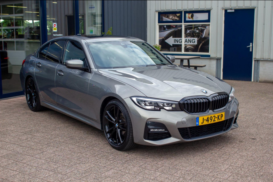 BMW 3 Serie 318i Executive Edition|Prijs incl. 12 mnd garantie| M-Pakket Schuif/Kanteldak Camera BMW Led Lmv 19"