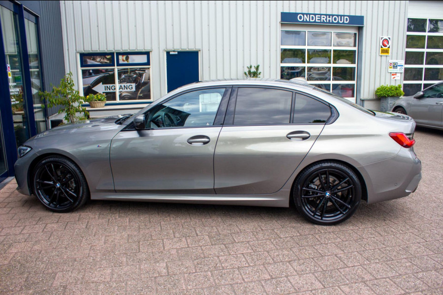 BMW 3 Serie 318i Executive Edition|Prijs incl. 12 mnd garantie| M-Pakket Schuif/Kanteldak Camera BMW Led Lmv 19"