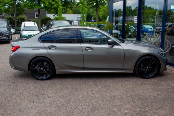 BMW 3 Serie 318i Executive Edition|Prijs incl. 12 mnd garantie| M-Pakket Schuif/Kanteldak Camera BMW Led Lmv 19"