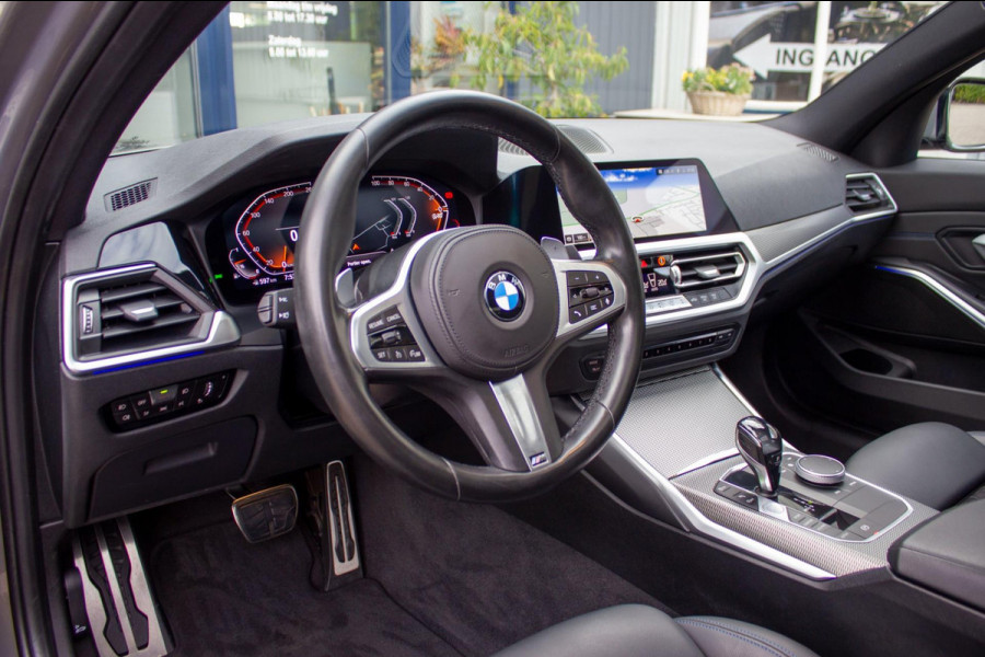 BMW 3 Serie 318i Executive Edition|Prijs incl. 12 mnd garantie| M-Pakket Schuif/Kanteldak Camera BMW Led Lmv 19"