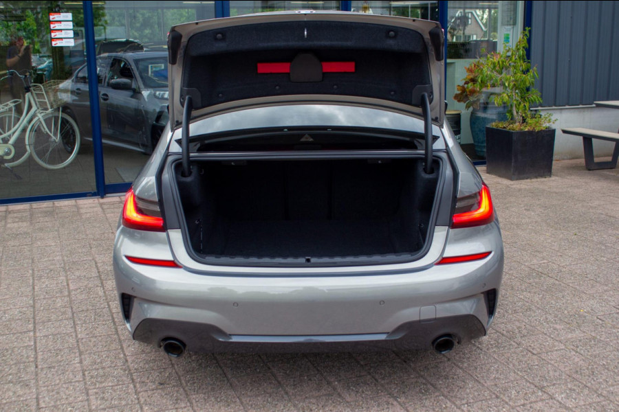 BMW 3 Serie 318i Executive Edition|Prijs incl. 12 mnd garantie| M-Pakket Schuif/Kanteldak Camera BMW Led Lmv 19"