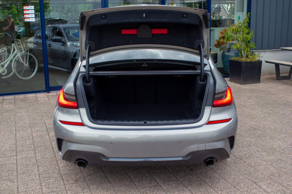 BMW 3 Serie 318i Executive Edition|Prijs incl. 12 mnd garantie| M-Pakket Schuif/Kanteldak Camera BMW Led Lmv 19"