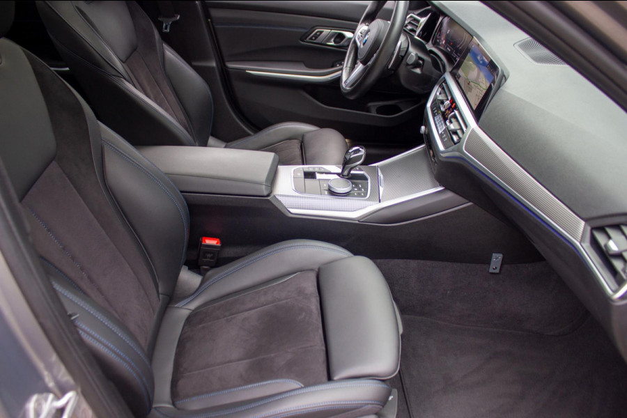 BMW 3 Serie 318i Executive Edition|Prijs incl. 12 mnd garantie| M-Pakket Schuif/Kanteldak Camera BMW Led Lmv 19"