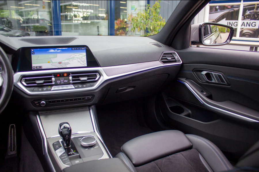 BMW 3 Serie 318i Executive Edition|Prijs incl. 12 mnd garantie| M-Pakket Schuif/Kanteldak Camera BMW Led Lmv 19"