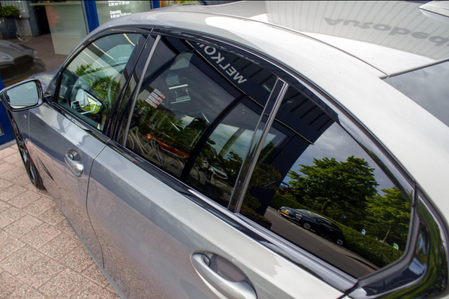 BMW 3 Serie 318i Executive Edition|Prijs incl. 12 mnd garantie| M-Pakket Schuif/Kanteldak Camera BMW Led Lmv 19"