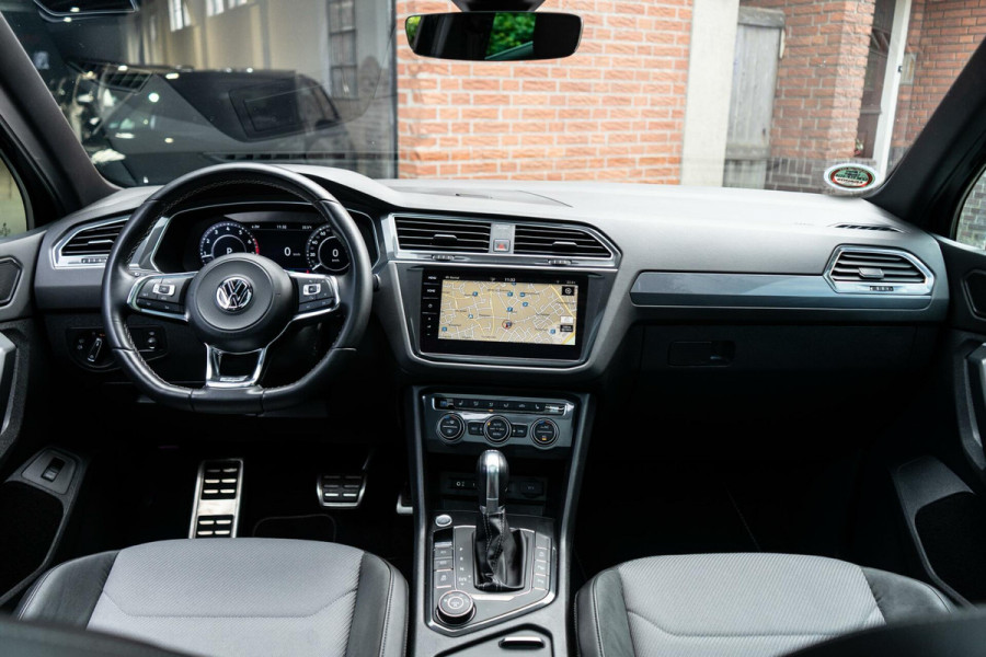 Volkswagen Tiguan 2.0 TSI 4 Motion R-Line Pano / Trekhaak / Camera