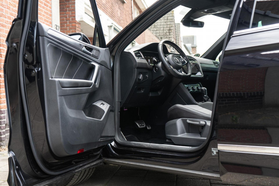 Volkswagen Tiguan 2.0 TSI 4 Motion R-Line Pano / Trekhaak / Camera