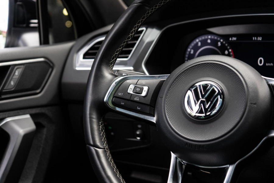 Volkswagen Tiguan 2.0 TSI 4 Motion R-Line Pano / Trekhaak / Camera