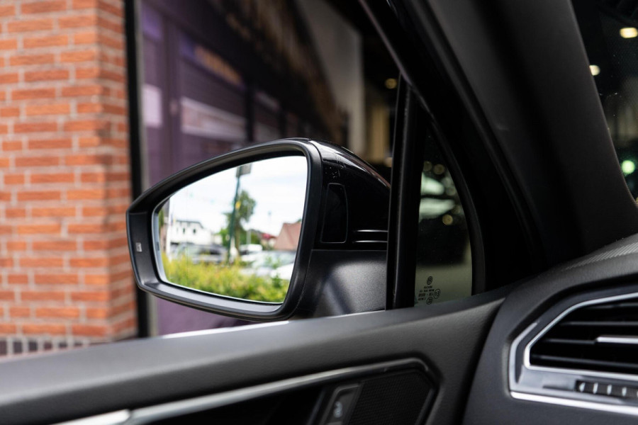 Volkswagen Tiguan 2.0 TSI 4 Motion R-Line Pano / Trekhaak / Camera