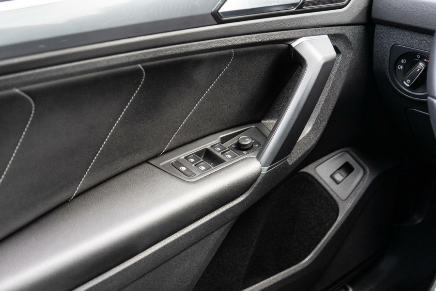 Volkswagen Tiguan 2.0 TSI 4 Motion R-Line Pano / Trekhaak / Camera