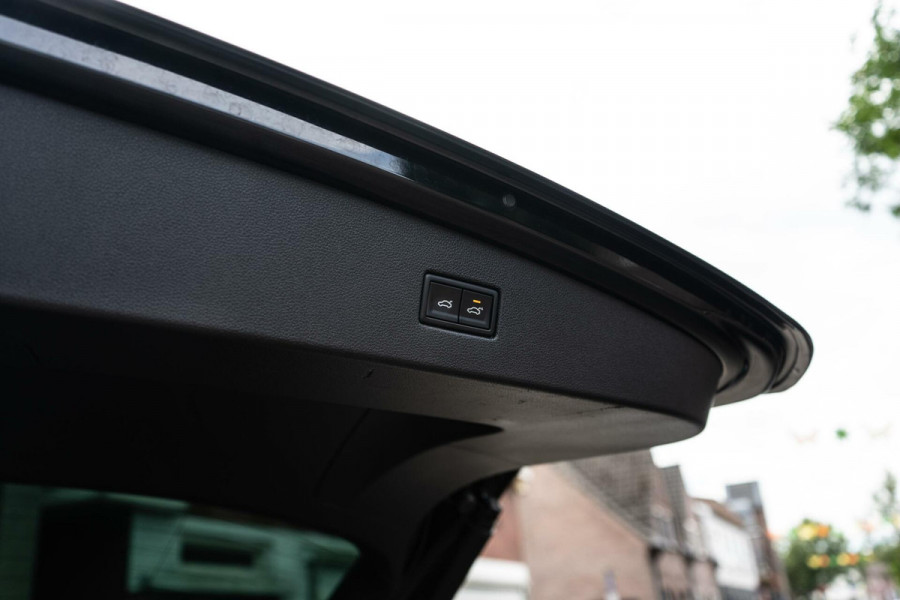Volkswagen Tiguan 2.0 TSI 4 Motion R-Line Pano / Trekhaak / Camera