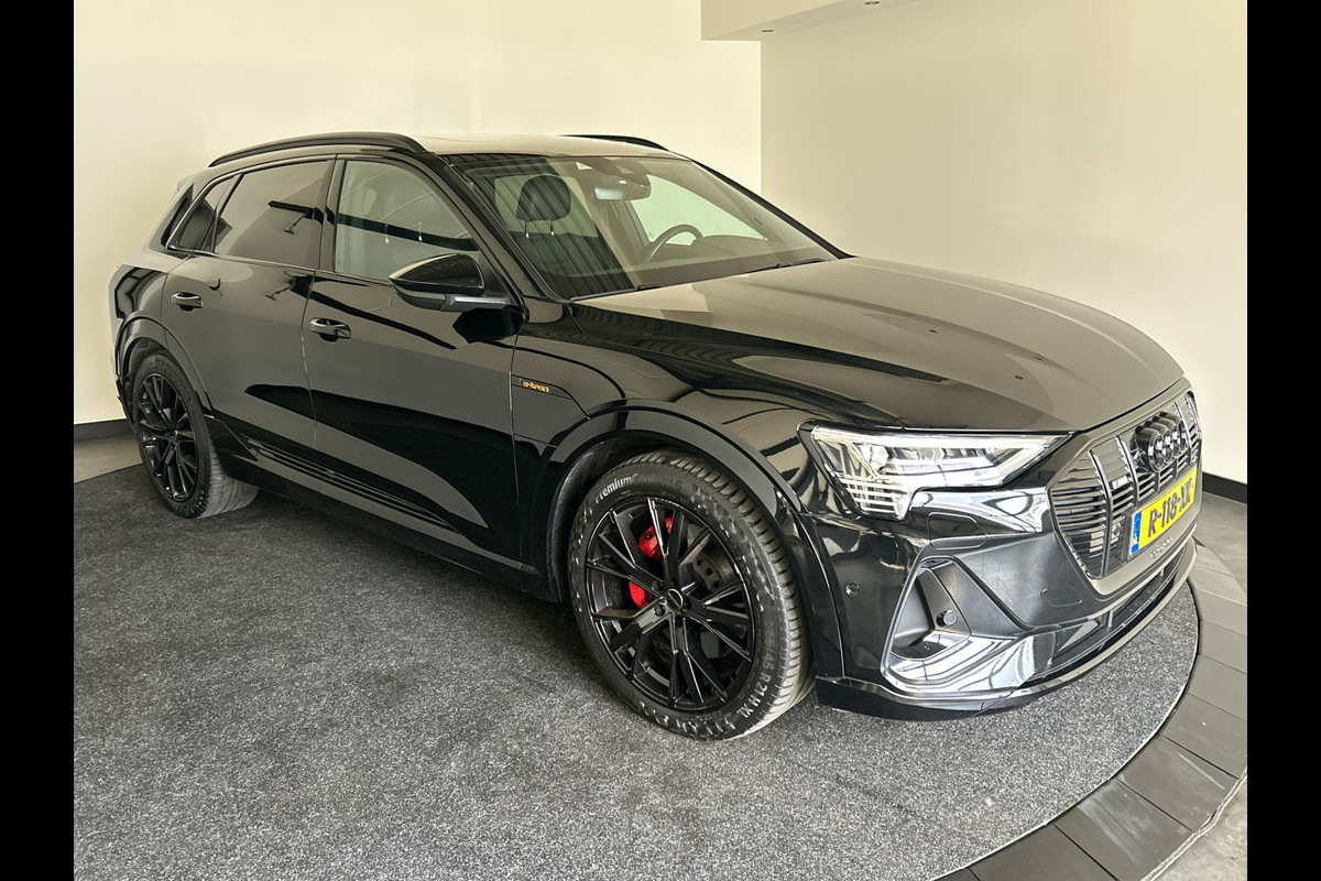 Audi e-tron 55 quattro S edition 95 kWh | Black on Black! | Achteruitrijcamera | Sportstoelen voor met stoelverwarming Audi e-tron 55 quattro S edition 95 kWh | Black on Black! | Achteruitrijcamera | Sportstoelen voor met stoelverwarming
